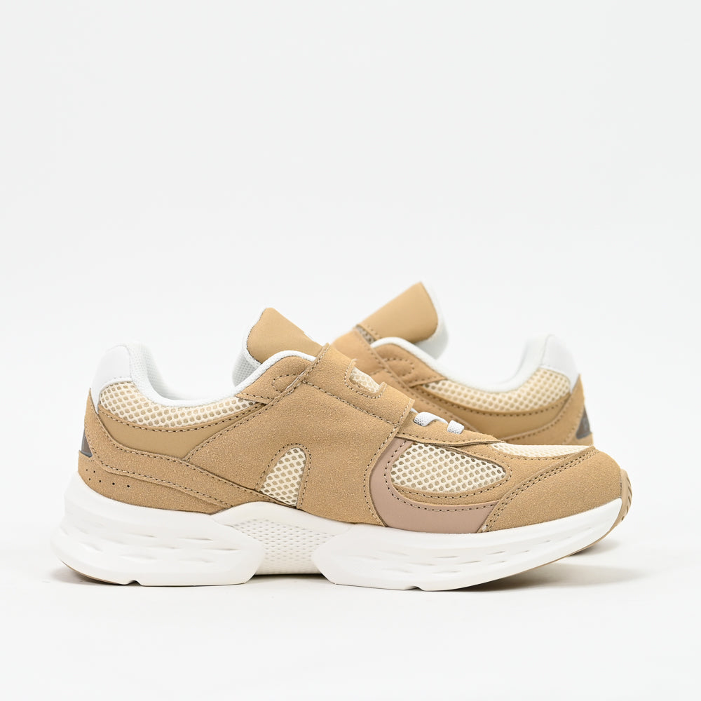 PEAK FOOTWEAR
