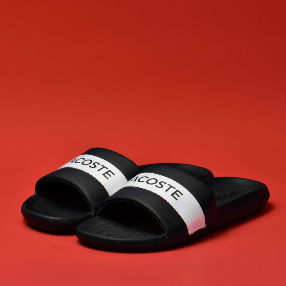 CROCO SLIDE 0721 1 CFA BLK/WHT LACOSTE