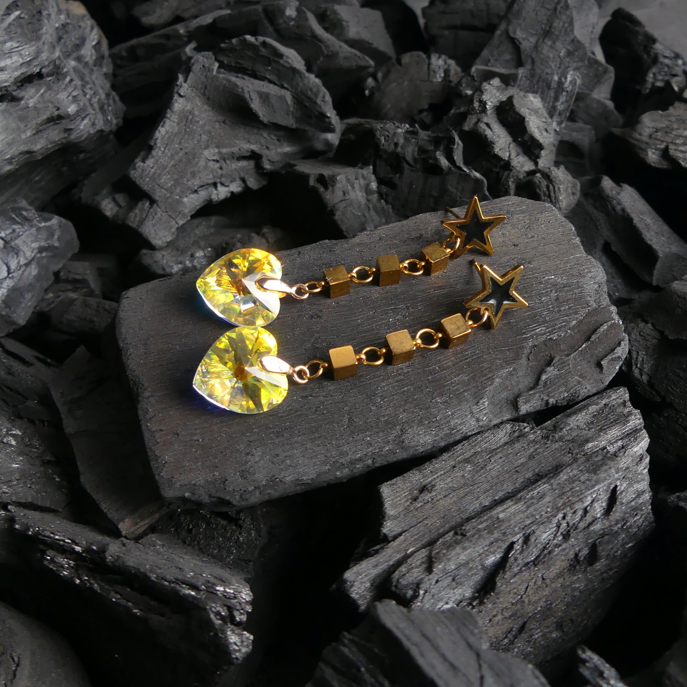 boucle d'oreille pendantes étoile et coeur jaune