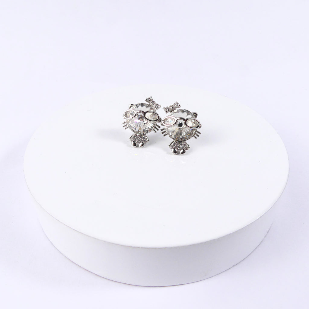 boucle d'oreille chat blanc