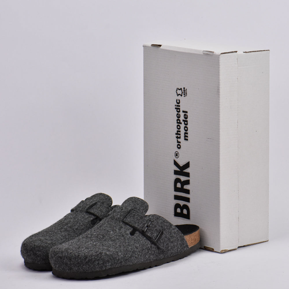 قباقيب بيرك رمادية مسلحة بنبات أسود