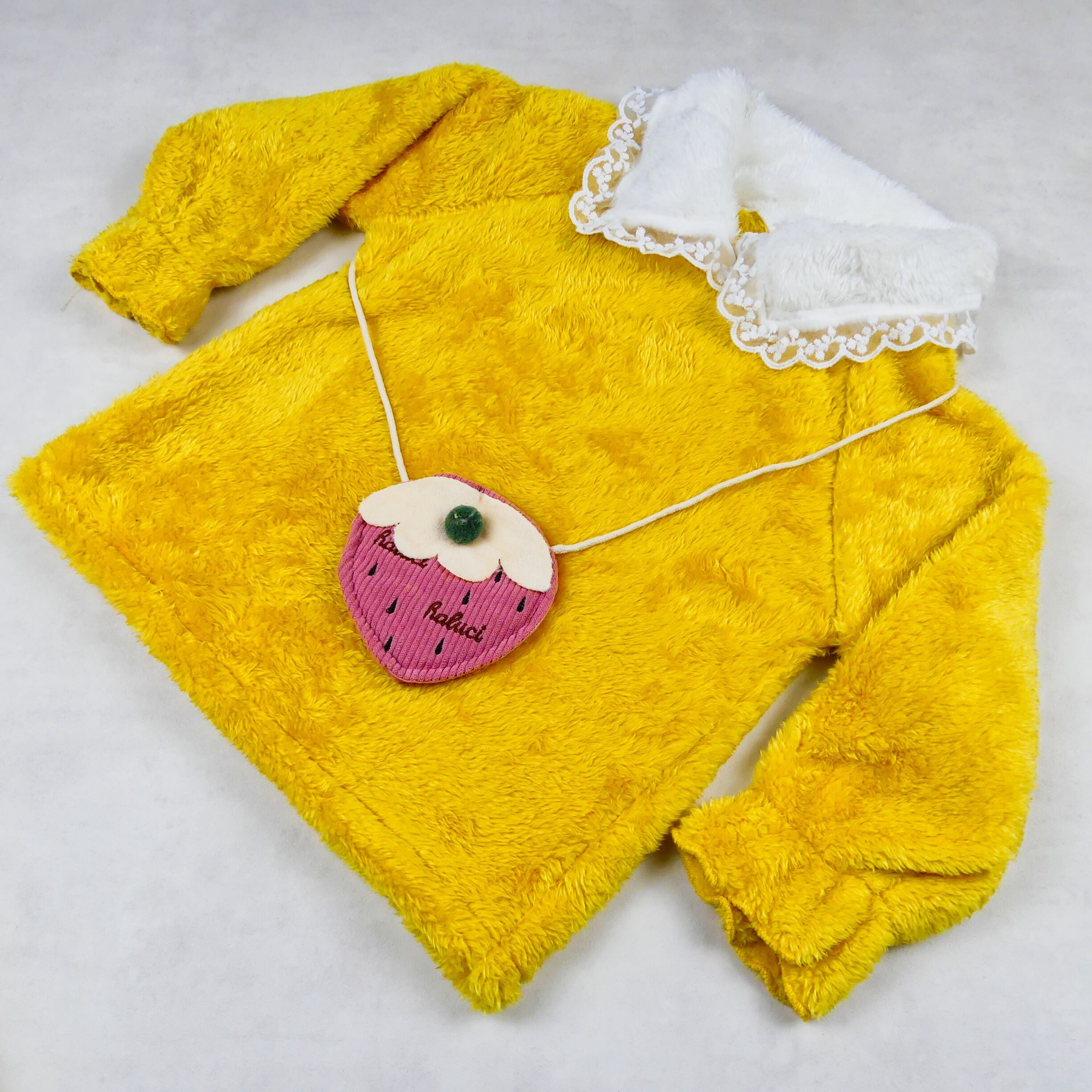 pyjama fourrure jaune -sac fraise 4435
