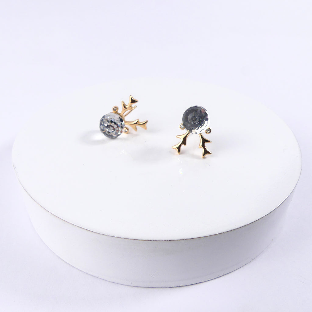 boucle d'oreille gazelle boule reflet blanc