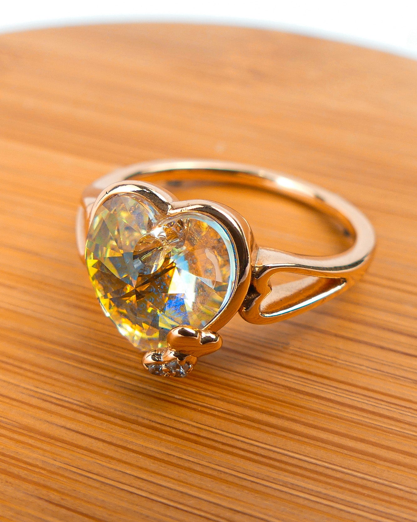 bague motif coeur jaune