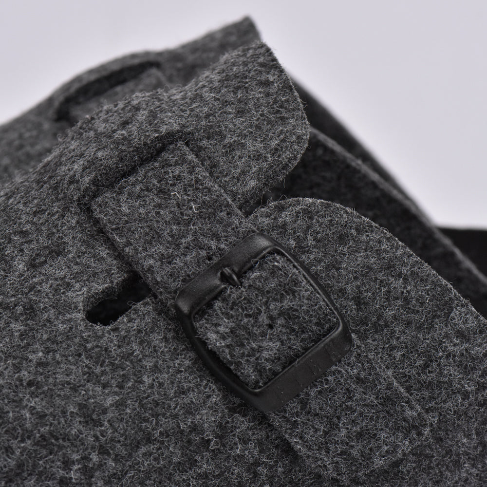 قباقيب بيرك رمادية مسلحة بنبات أسود