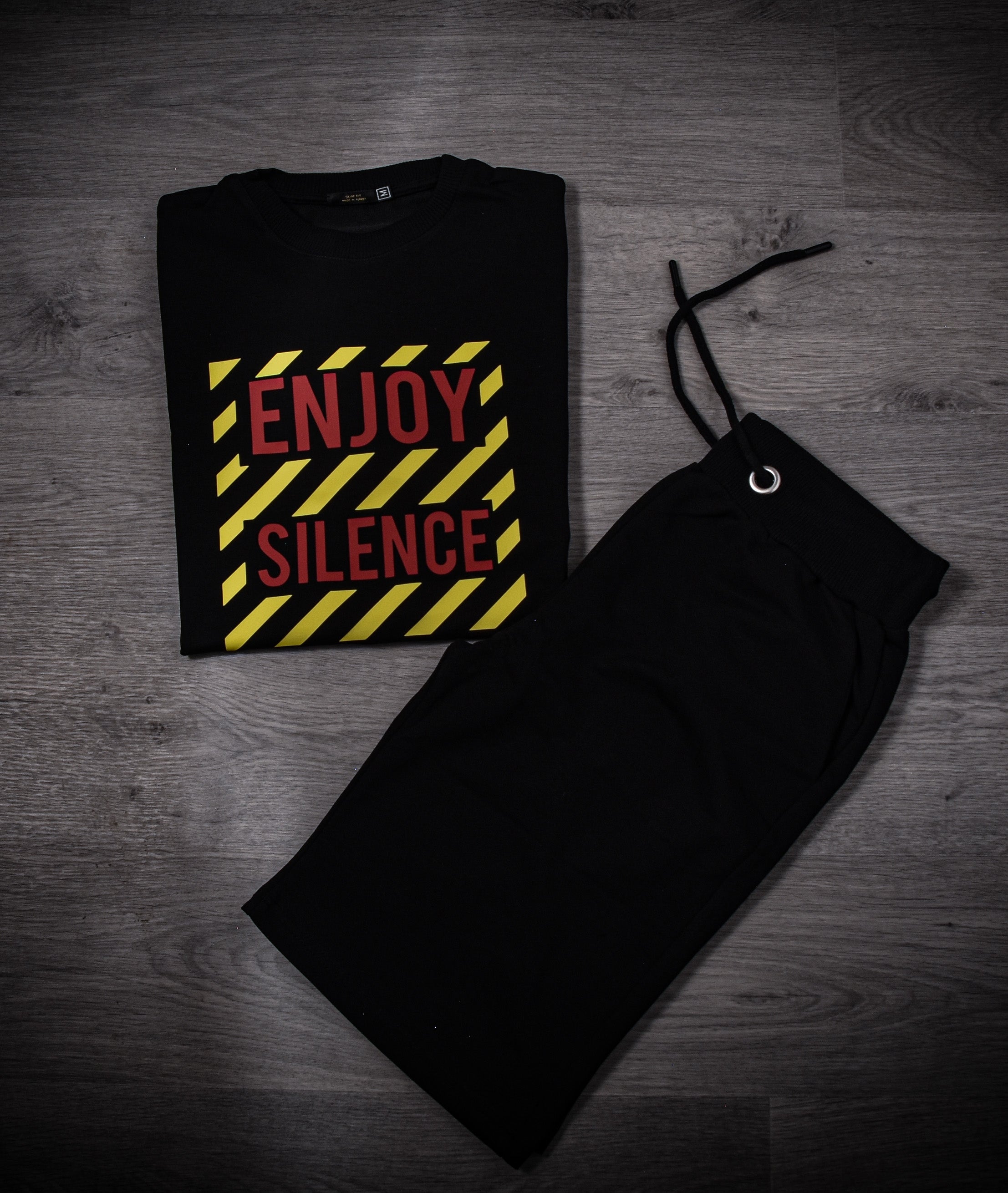 مجموعة سوداء *استمتع بالصمت الإبداعي*