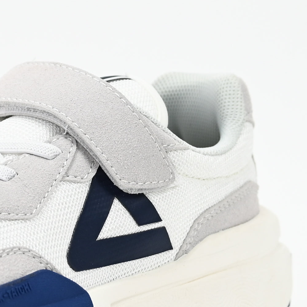 PEAK FOOTWEAR