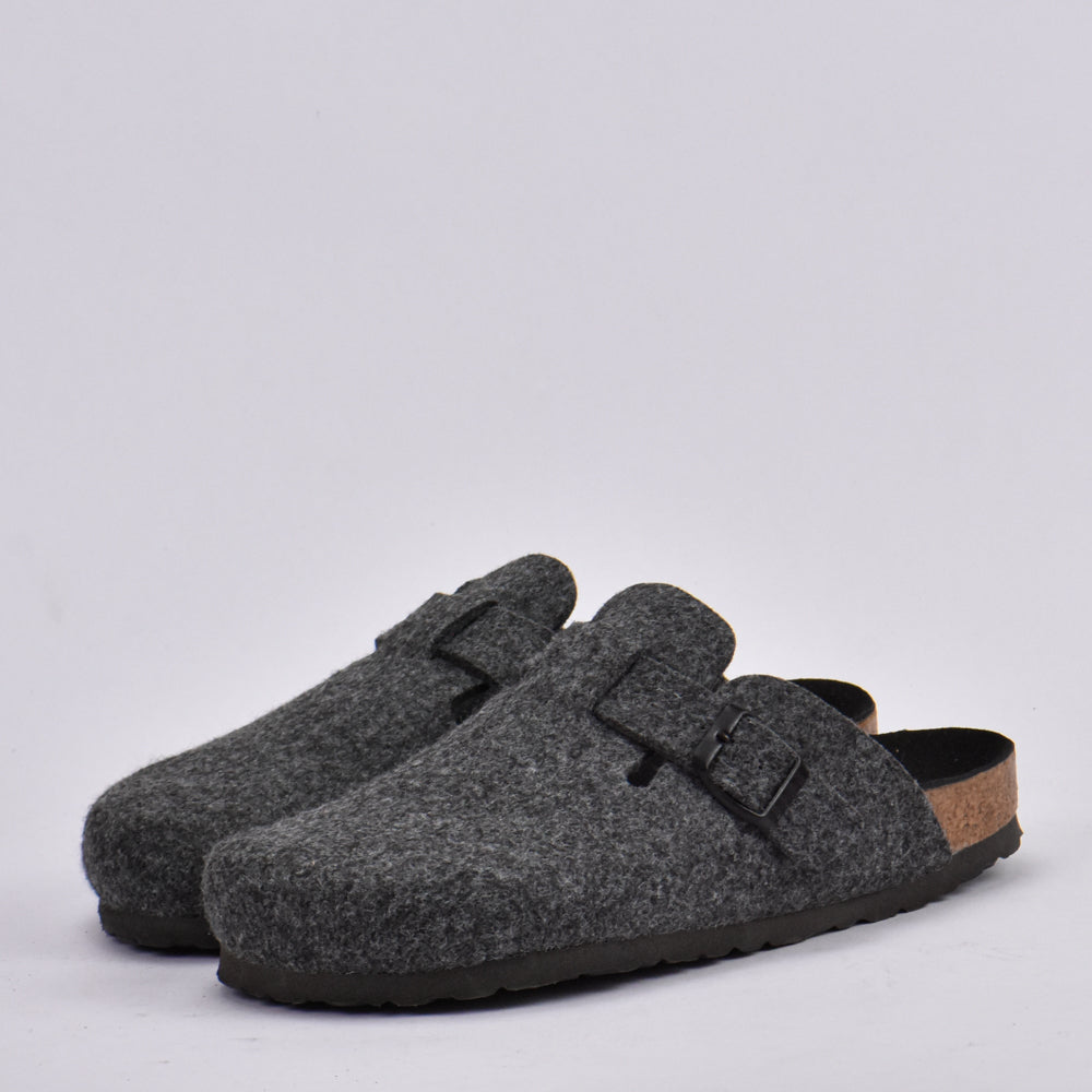 قباقيب بيرك رمادية مسلحة بنبات أسود