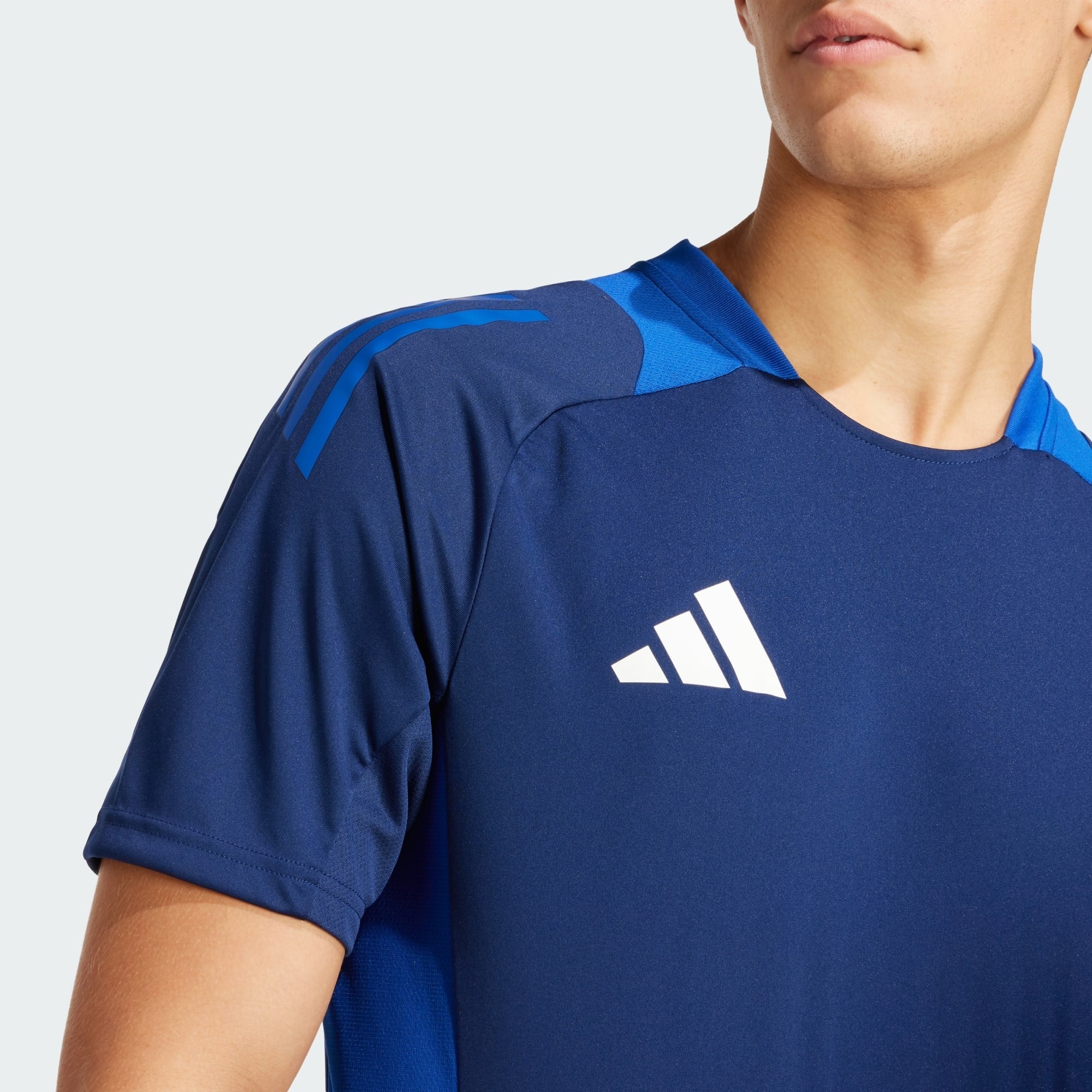 ADIDAS \ IS1657