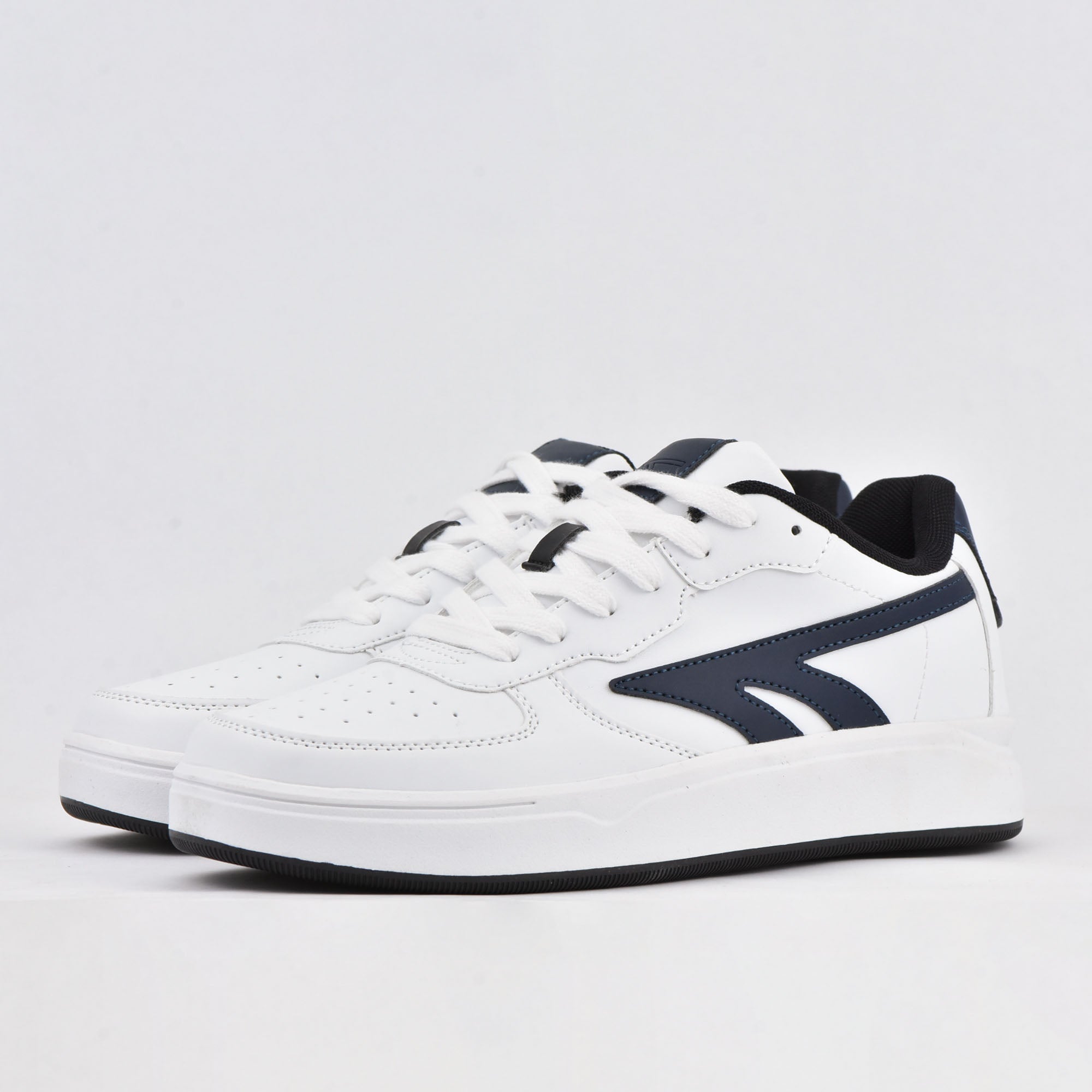 VASITY COURT WHITE/NAVY/BLACK HI TEC S013767