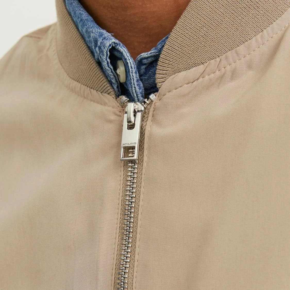 JACK & JONES BOMBER JOMER BOMBER BEIGE 12165203/SWX-MHI-2022 BEIGE