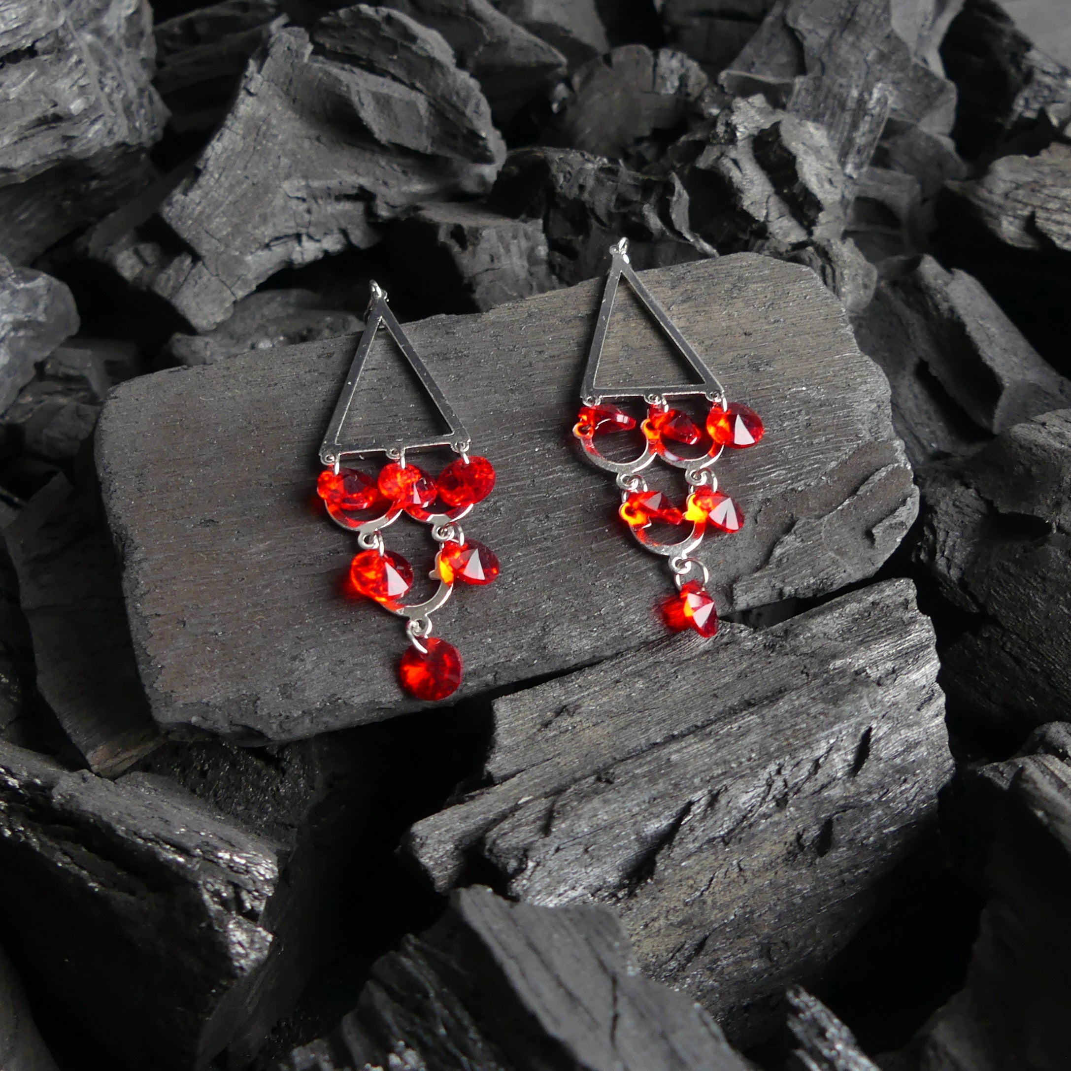 boucle d'oreille traiangle rouge