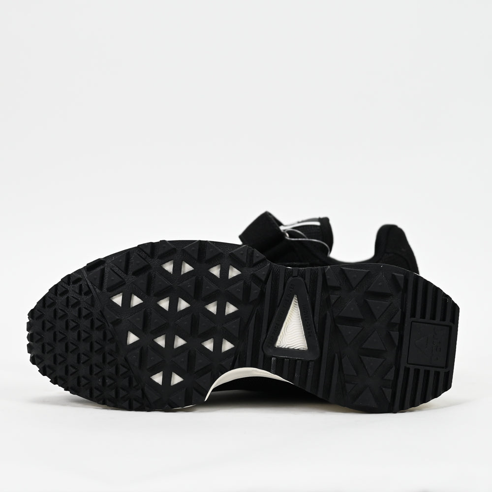 PEAK FOOTWEAR