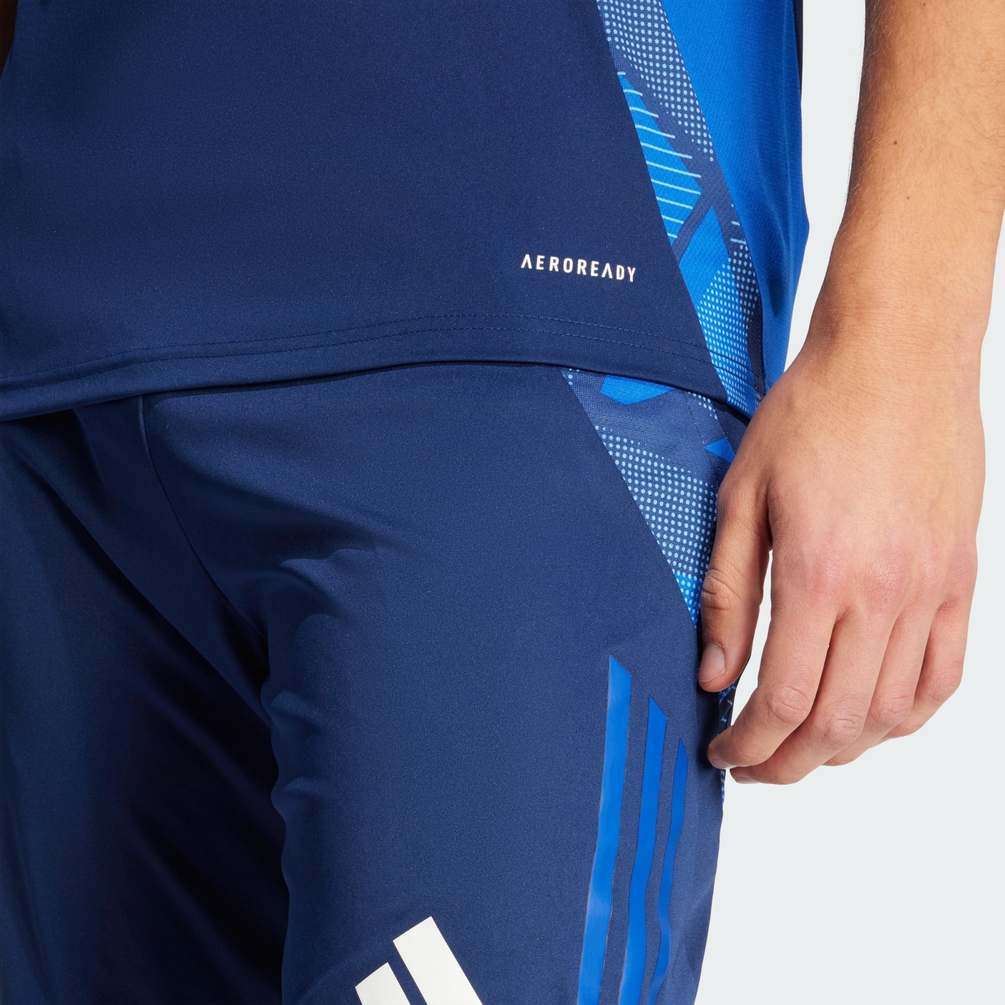 ADIDAS \ IS1657