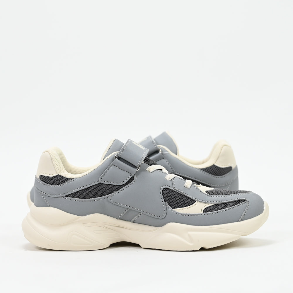 PEAK FOOTWEAR