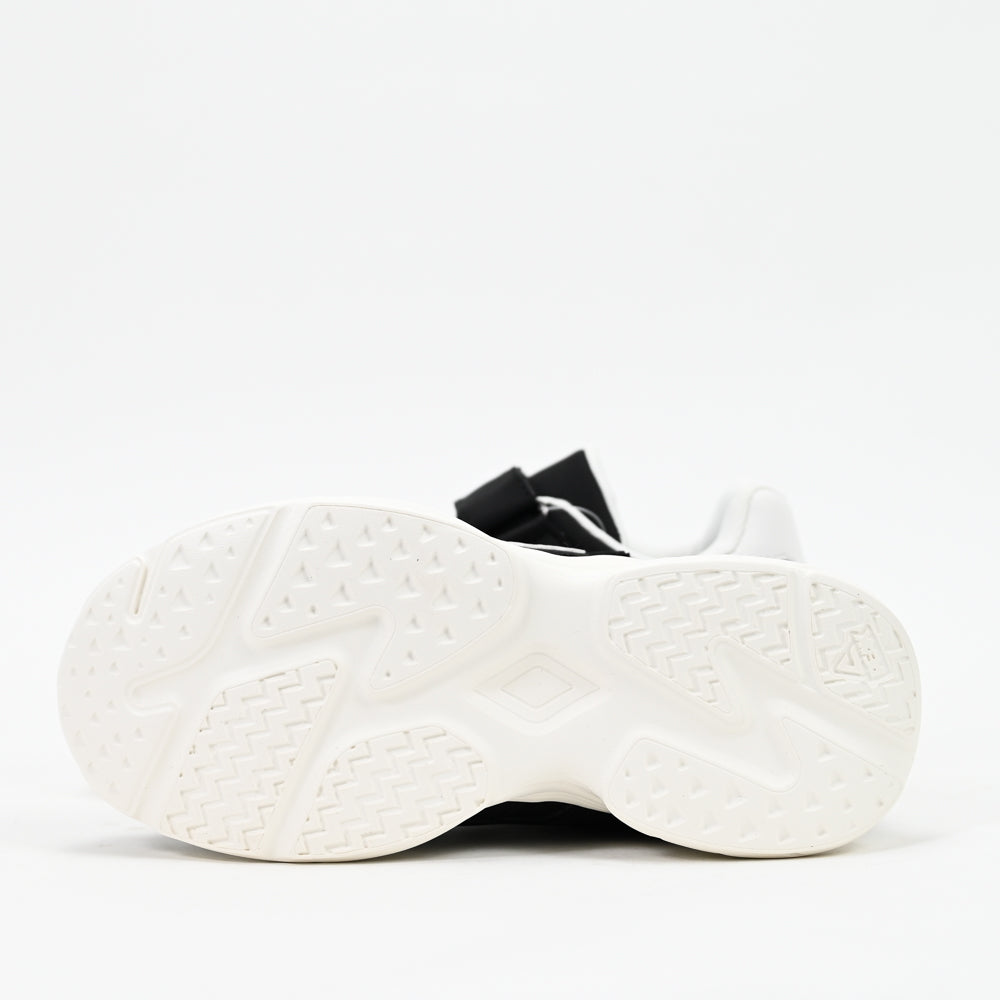 PEAK FOOTWEAR