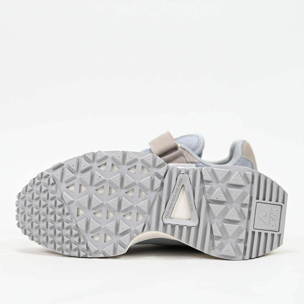 PEAK FOOTWEAR