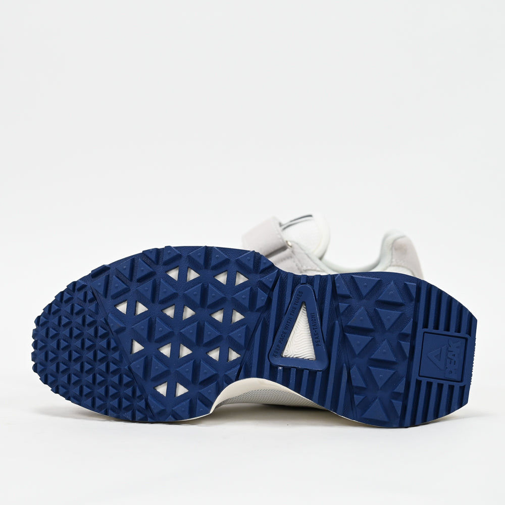 PEAK FOOTWEAR